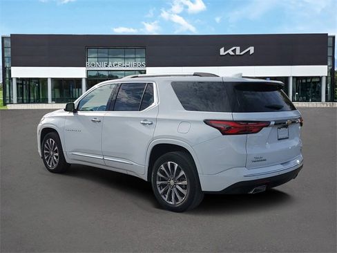 Used 2022 Chevrolet Traverse Premier image 3