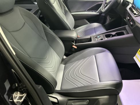 New 2025 Volkswagen Tiguan SE image 34