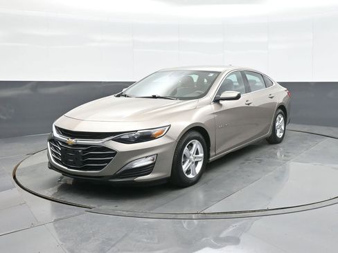 Used 2022 Chevrolet Malibu LS w/ Driver Confidence Package II image 3