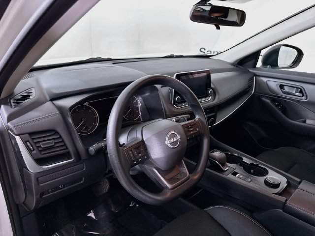 Used 2025 Nissan Rogue S AWD/4WD image 9