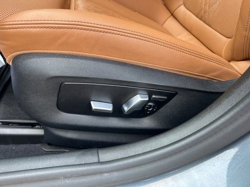 Used 2022 BMW 530i xDrive w/ Premium Package image 10