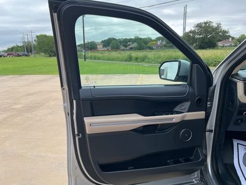 Used 2023 Ford Expedition Max Limited RWD image 11