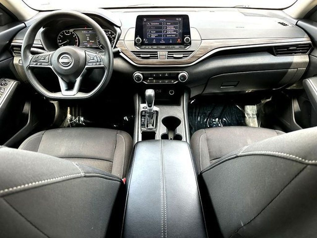Used 2025 Nissan Altima 2.5 SV FWD image 27