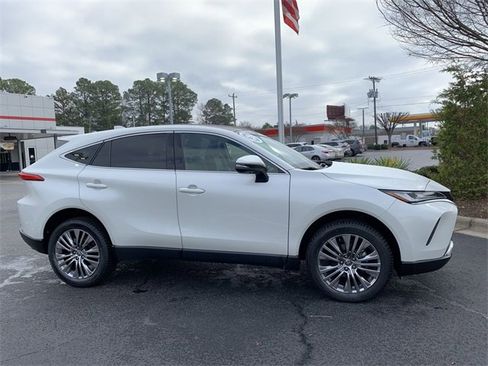 Used 2022 Toyota Venza Limited image 9