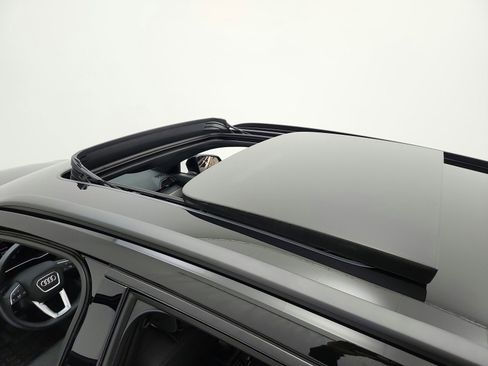 Used 2023 Audi Q3 2.0T Premium w/ Black Optic Sport Package AWD/4WD image 11