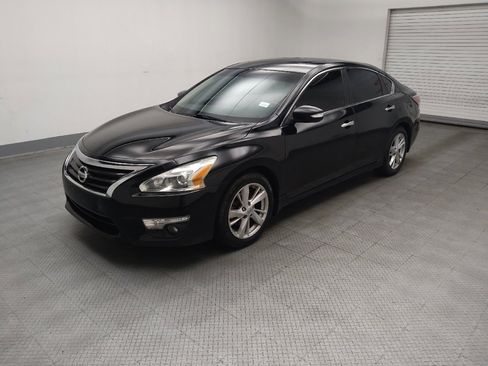 Used 2014 Nissan Altima 2.5 SV w/ Convenience Package FWD image 2