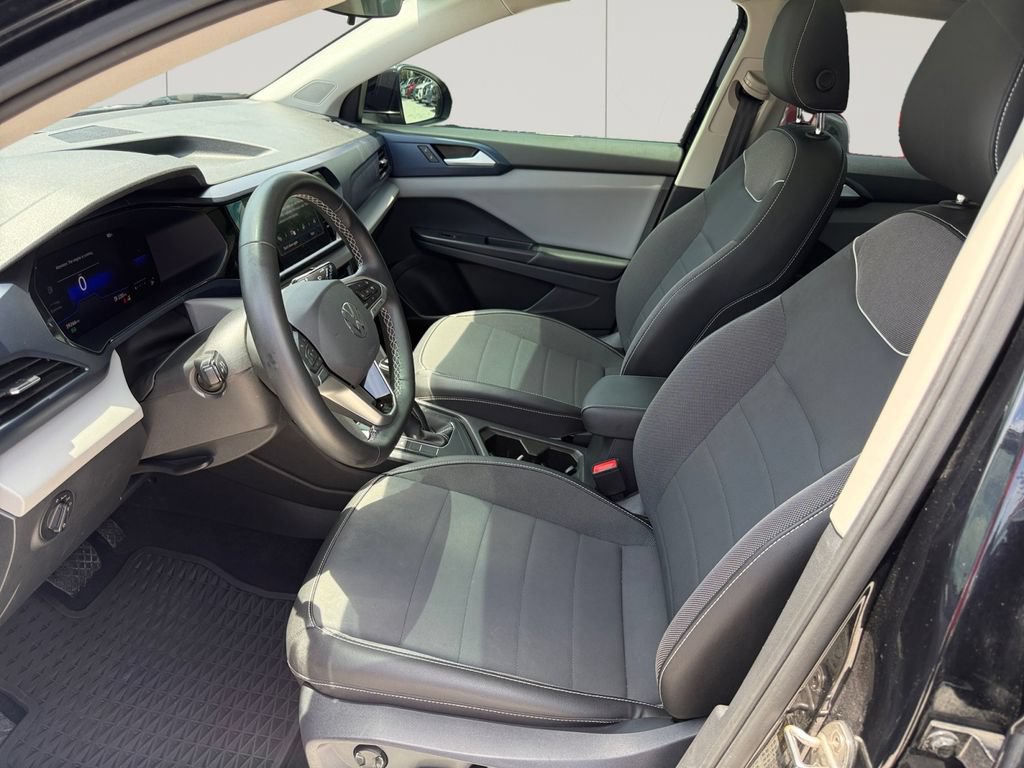 Used 2023 Volkswagen Taos SE w/ Panoramic Sunroof Package FWD image 10