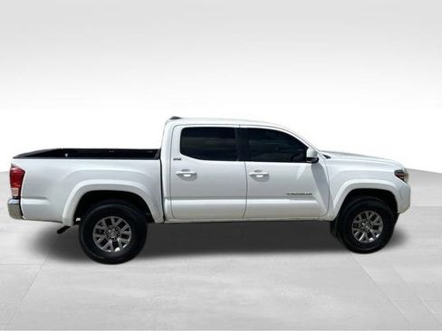 Used 2019 Toyota Tacoma SR5 AWD/4WD image 2