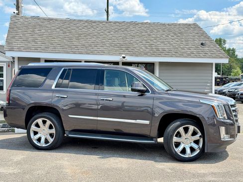 Used 2017 Cadillac Escalade Luxury AWD/4WD image 15