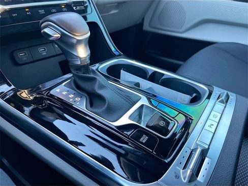 Used 2024 Kia Carnival SX image 17