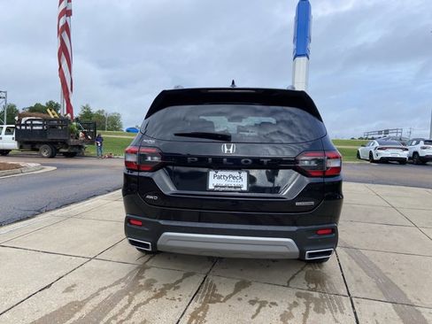 Used 2023 Honda Pilot Touring image 10