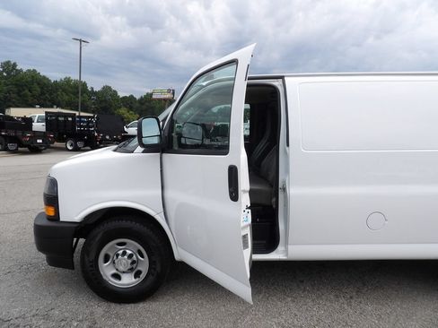 Used 2020 Chevrolet Express 2500 w/ Driver Convenience Package RWD image 13