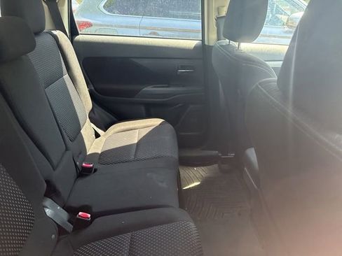 Used 2018 Mitsubishi Outlander SE AWD/4WD image 5
