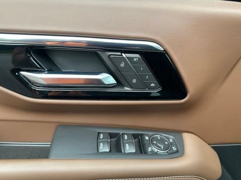Used 2025 Chevrolet Tahoe High Country AWD/4WD image 20