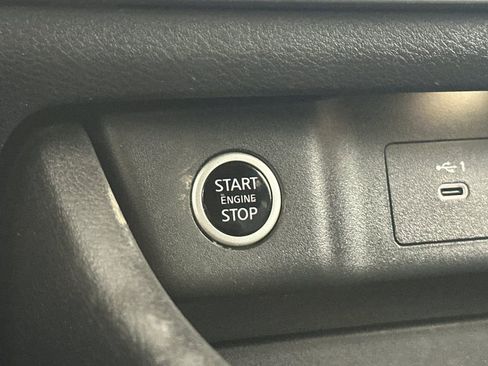 Used 2021 Nissan Rogue SV image 21