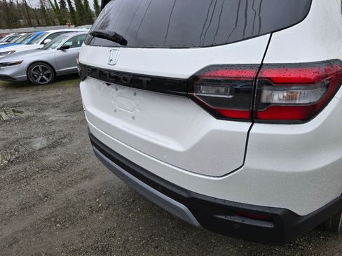New 2025 Honda Pilot EX-L image 14