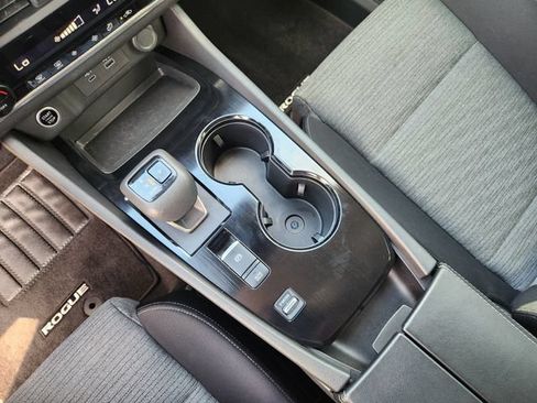 Used 2023 Nissan Rogue SV FWD image 19
