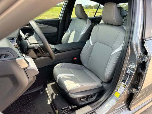 Used 2025 Toyota Camry SE image 11