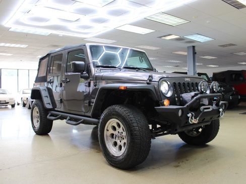 Used 2018 Jeep Wrangler Unlimited Sport S AWD/4WD image 2