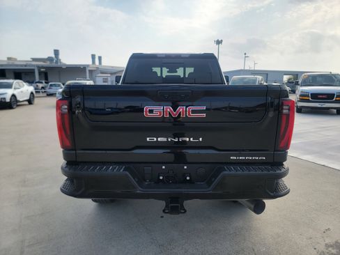 Used 2024 GMC Sierra 2500 Denali image 7