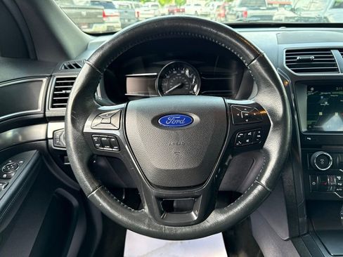 Used 2018 Ford Explorer XLT w/ Equipment Group 202A AWD/4WD image 31