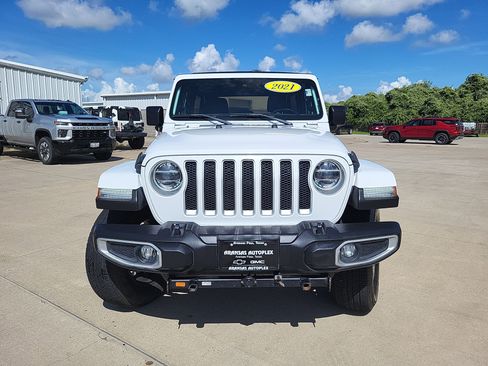 Used 2021 Jeep Wrangler Unlimited Sahara image 2