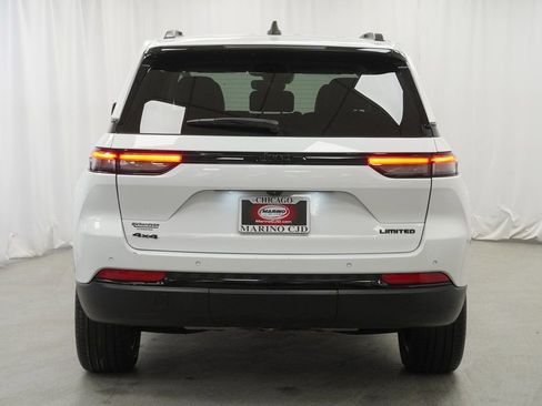 Used 2023 Jeep Grand Cherokee Limited w/ Black Appearance Package image 9