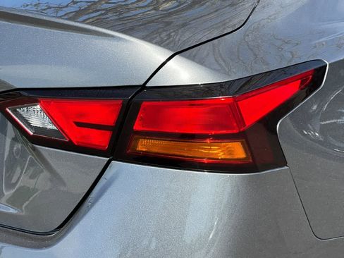 Used 2025 Nissan Altima 2.5 SV image 34