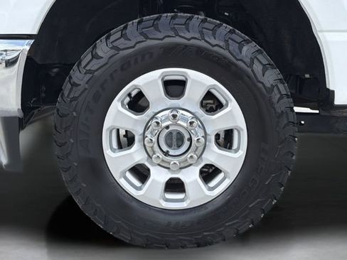 Used 2023 Ford F250 XLT w/ FX4 Off-Road Package AWD/4WD image 30