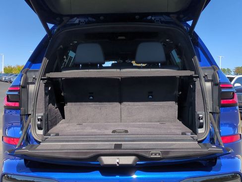 Used 2025 BMW X7 M60i image 42