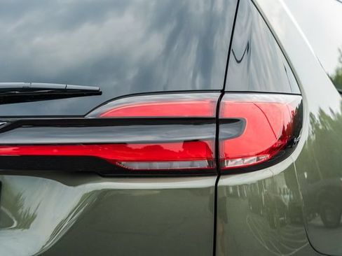 New 2027 Chrysler Pacifica Select FWD image 8
