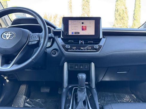 Used 2023 Toyota Corolla Cross XLE w/ Convenience Package image 15