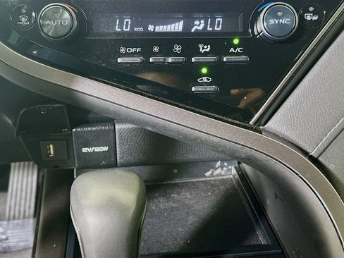 Used 2023 Toyota Camry SE w/ Convenience Package FWD image 23