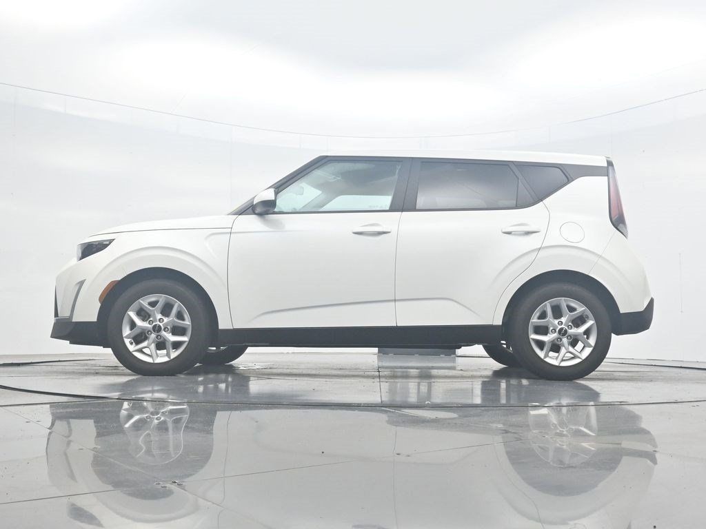 Used 2023 Kia Soul LX w/ Option Group 015 FWD image 32