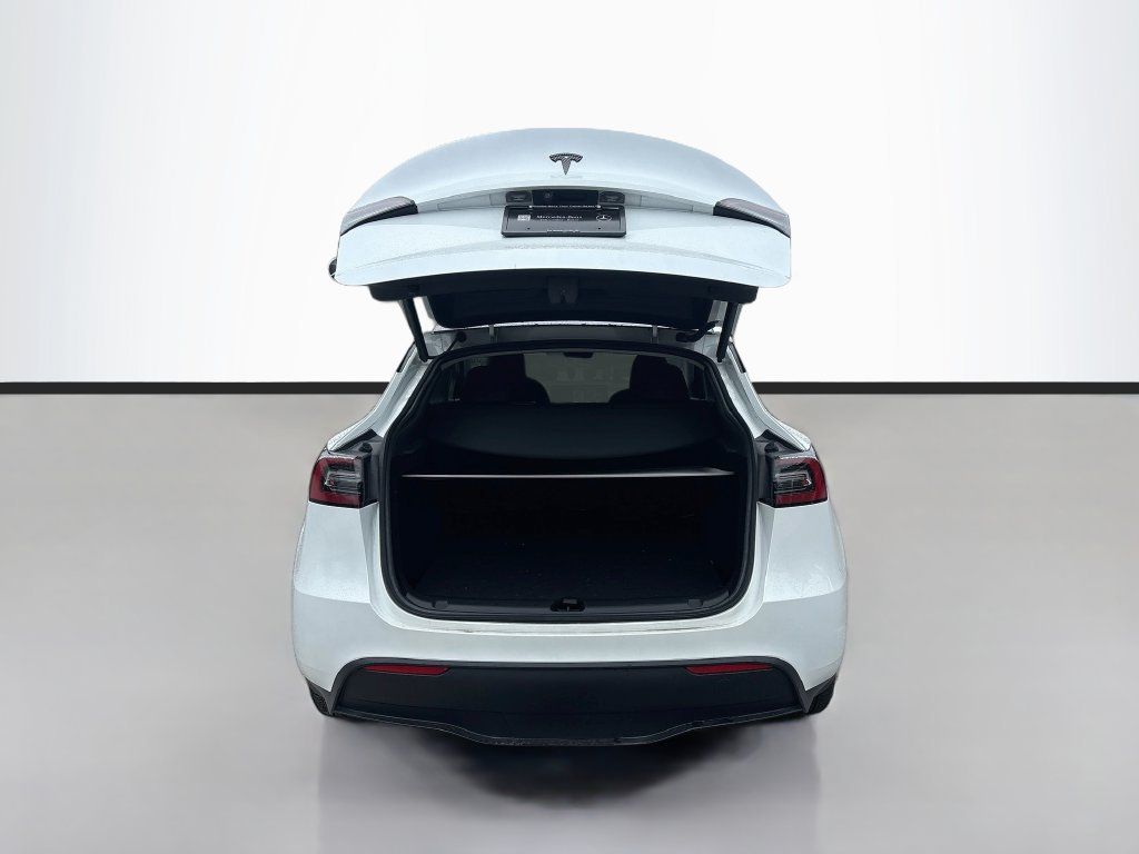 Used 2023 Tesla Model Y Long Range AWD/4WD image 9