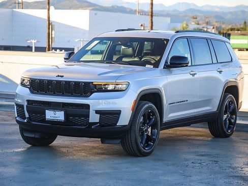 New 2025 Jeep Grand Cherokee L Altitude image 4