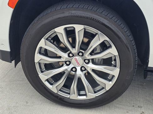 Used 2024 GMC Yukon Denali w/ Denali Reserve Package RWD image 7