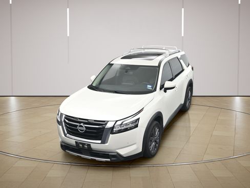 Certified 2024 Nissan Pathfinder SL w/ SL Premium Package FWD image 33