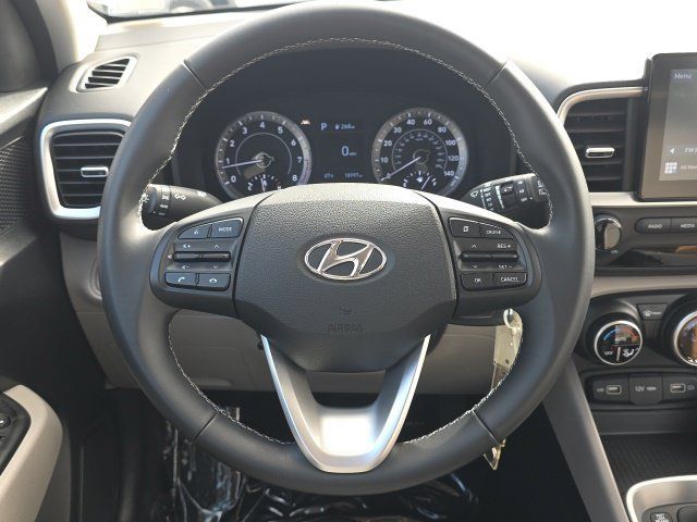 Certified 2022 Hyundai Venue SEL FWD image 11