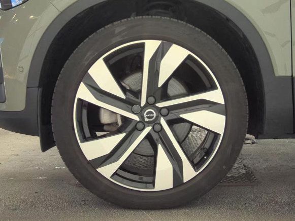Used 2023 Volvo XC40 B5 Ultimate w/ Protection Package Premier AWD/4WD image 4