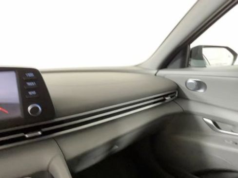 Certified 2023 Hyundai Elantra SE FWD image 36