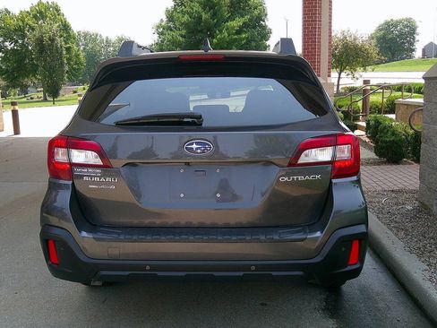 Used 2018 Subaru Outback 2.5i Limited AWD/4WD image 6