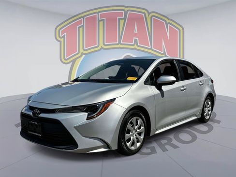 Used 2024 Toyota Corolla LE FWD image 2
