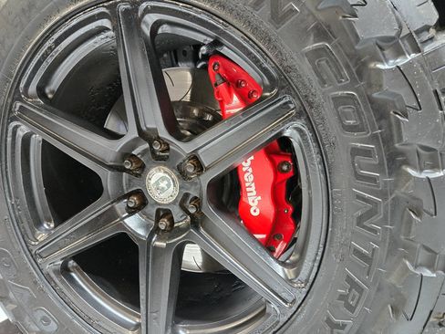 Used 2010 Ford F150 Raptor image 9