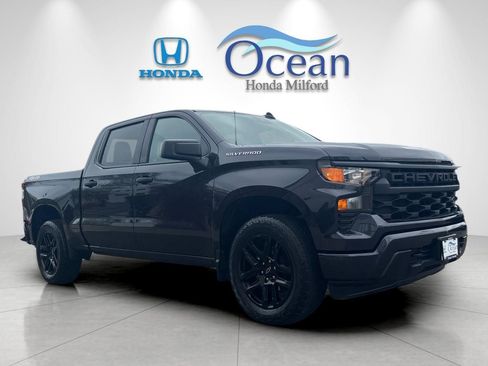 Used 2023 Chevrolet Silverado 1500 Custom AWD/4WD image 1