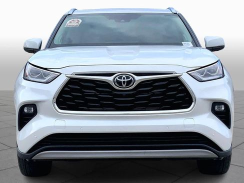 Used 2026 Toyota Highlander Platinum image 4