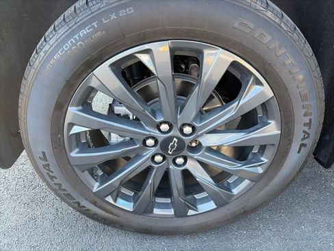 Used 2023 Chevrolet Traverse RS AWD/4WD image 2