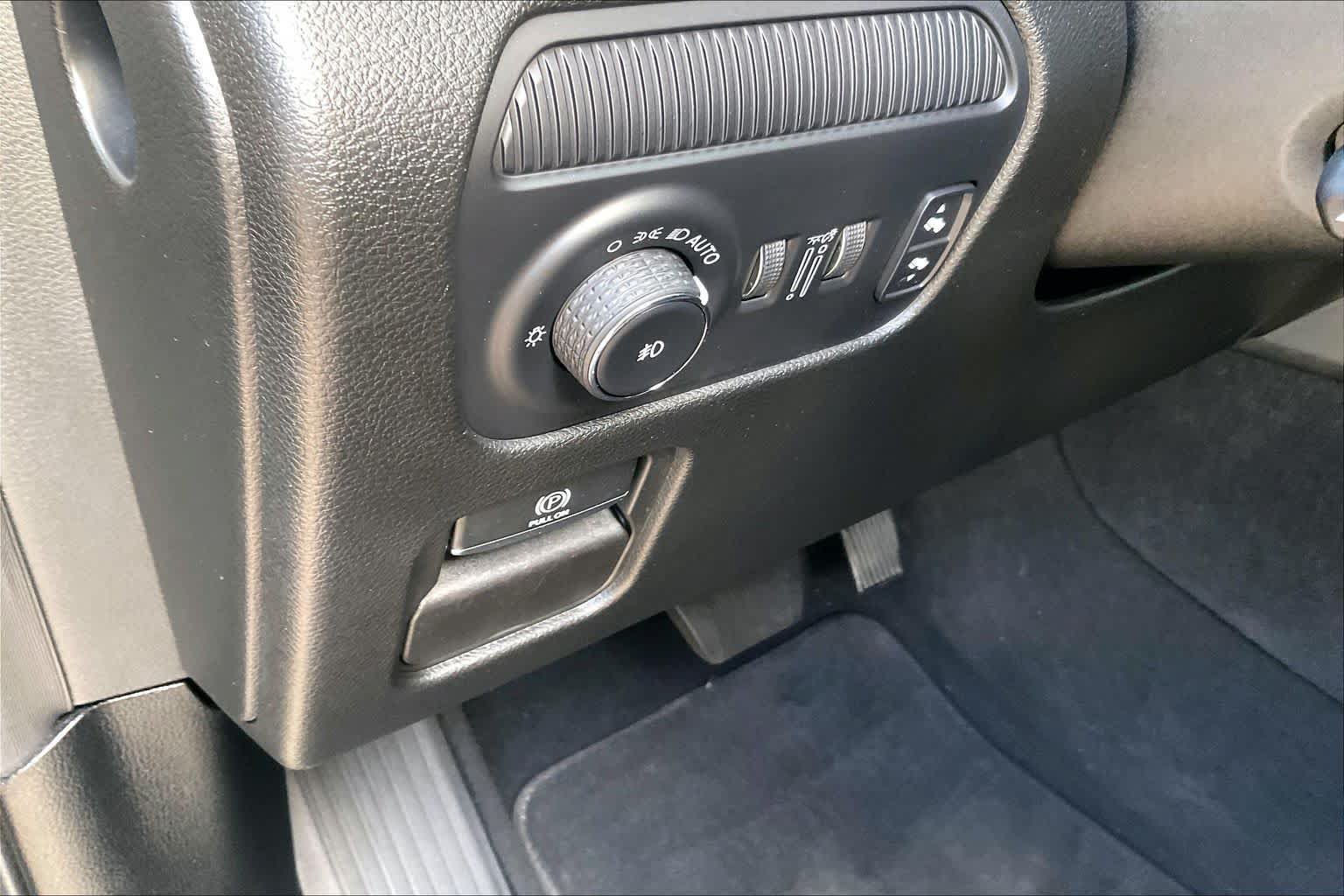 Used 2023 Jeep Wagoneer Series III w/ Premium Group I AWD/4WD image 32