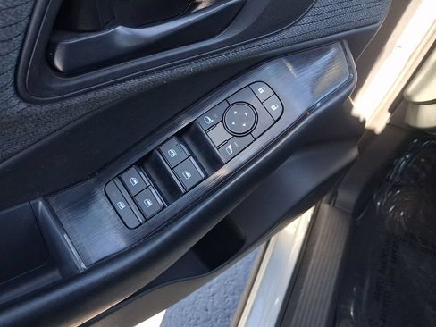 Used 2023 Nissan Rogue S AWD/4WD image 18