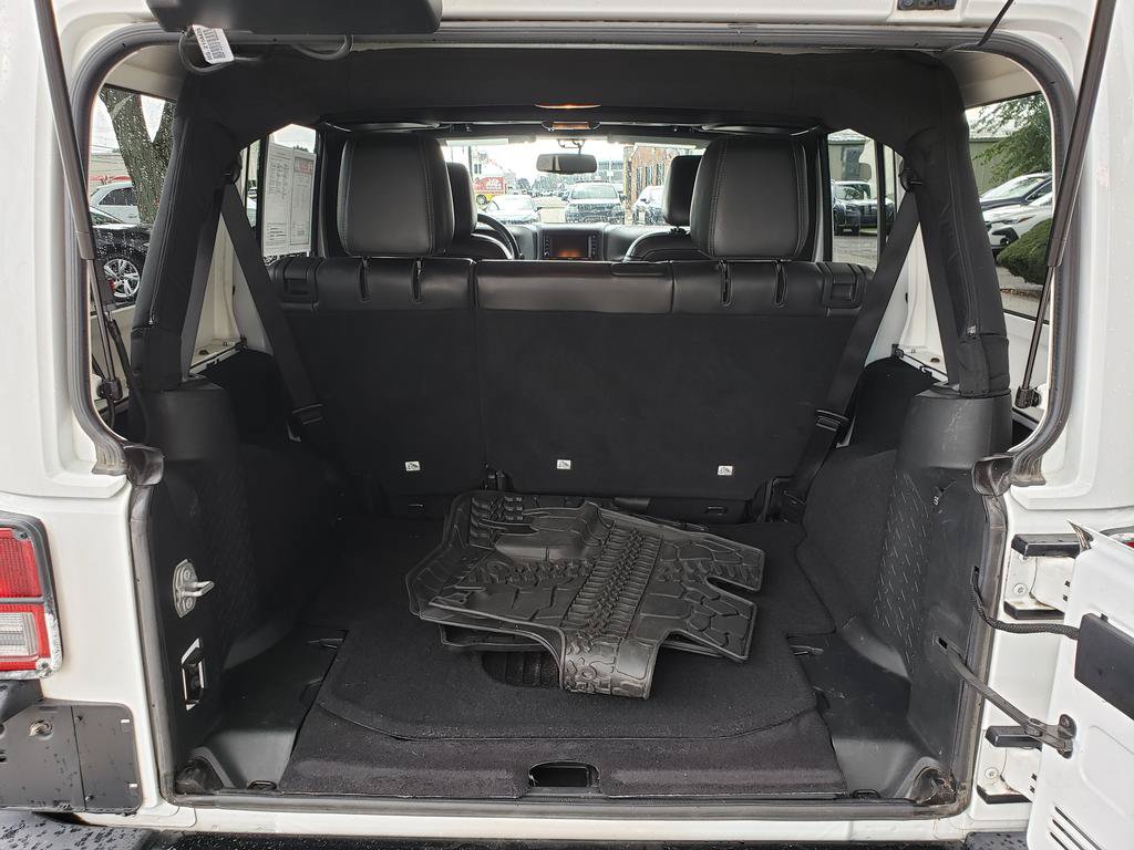 Used 2018 Jeep Wrangler Unlimited Sahara AWD/4WD image 13